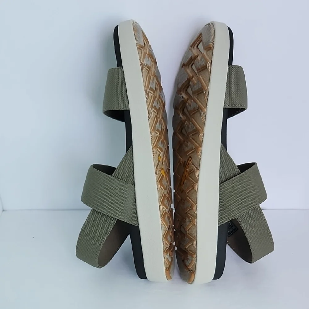 Keen Casual Strappy Sandals - Picture 7 of 9